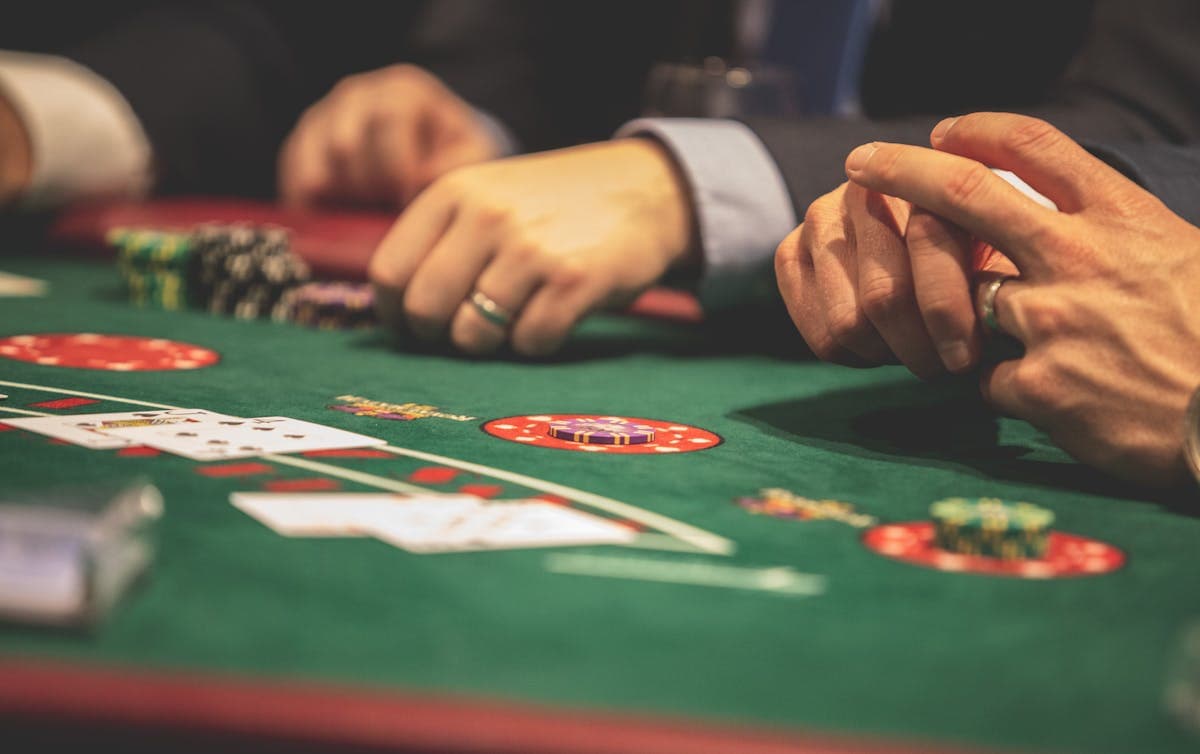 Live Dealer Casinos: How They Work and Why Players Love Them